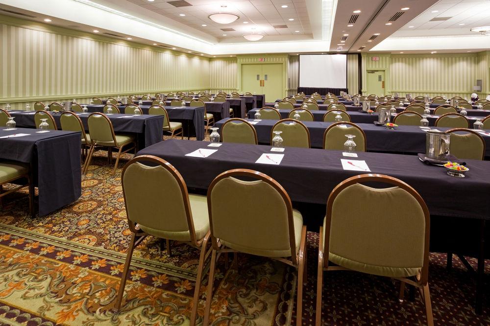 Doubletree By Hilton Madison East Hotel Bagian luar foto