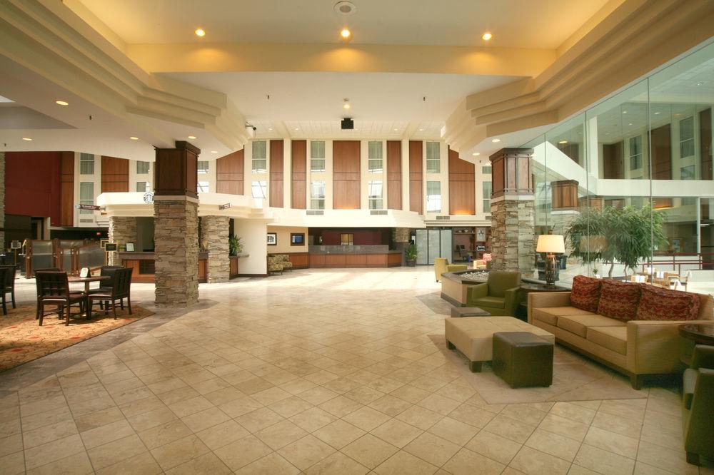 Doubletree By Hilton Madison East Hotel Bagian luar foto