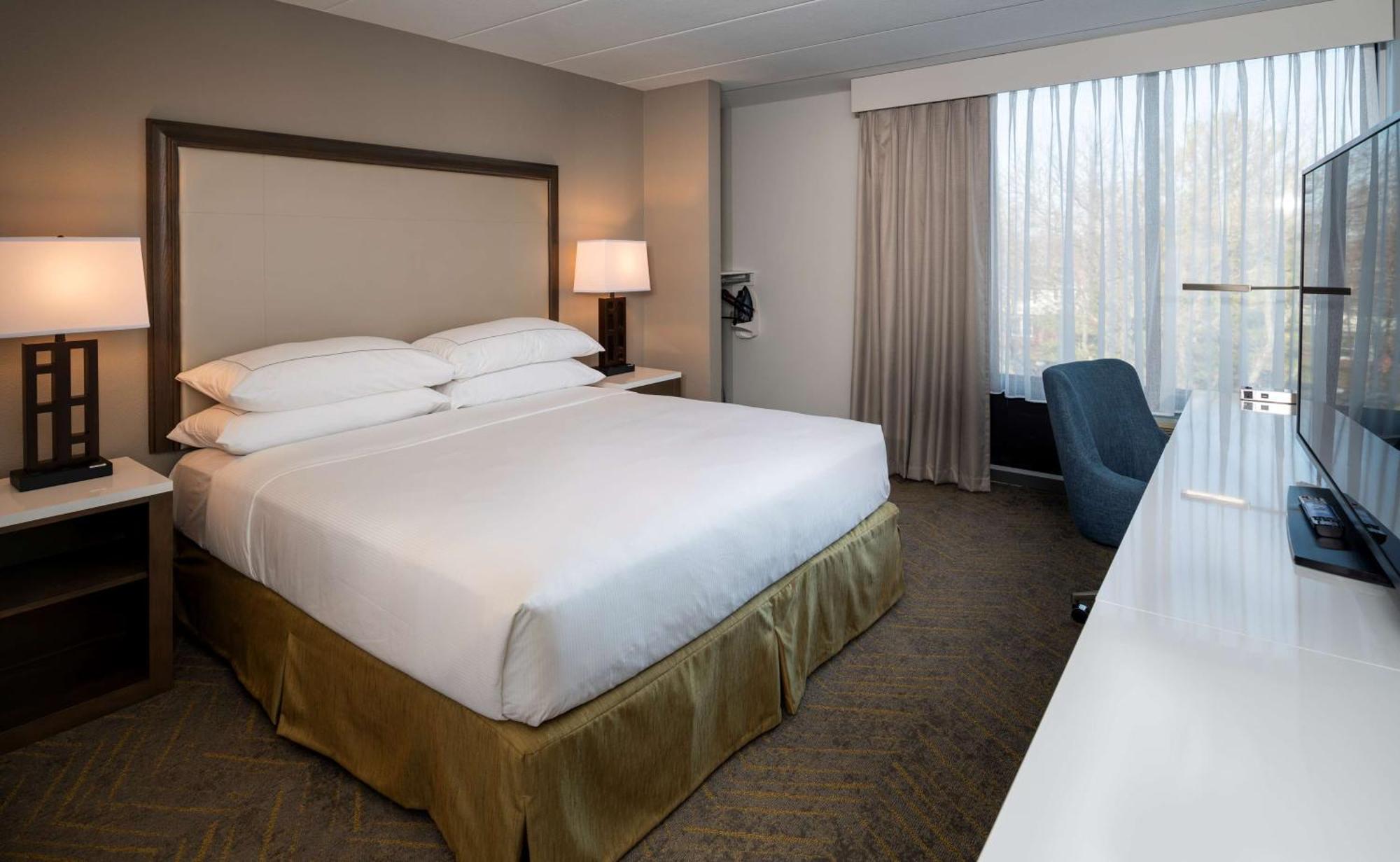 Doubletree By Hilton Madison East Hotel Bagian luar foto