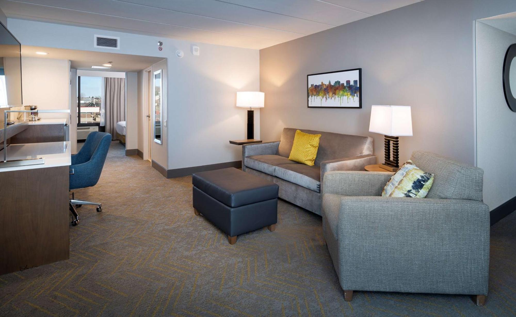 Doubletree By Hilton Madison East Hotel Bagian luar foto