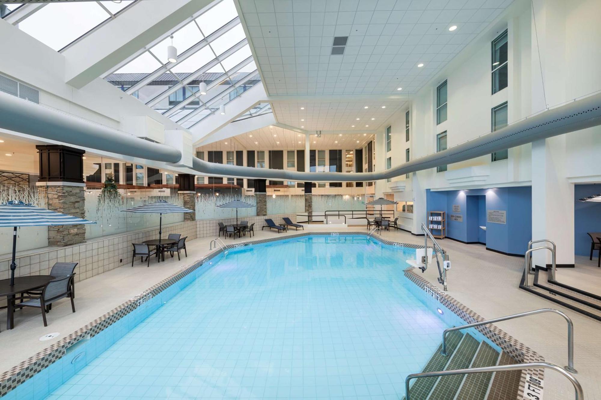 Doubletree By Hilton Madison East Hotel Bagian luar foto