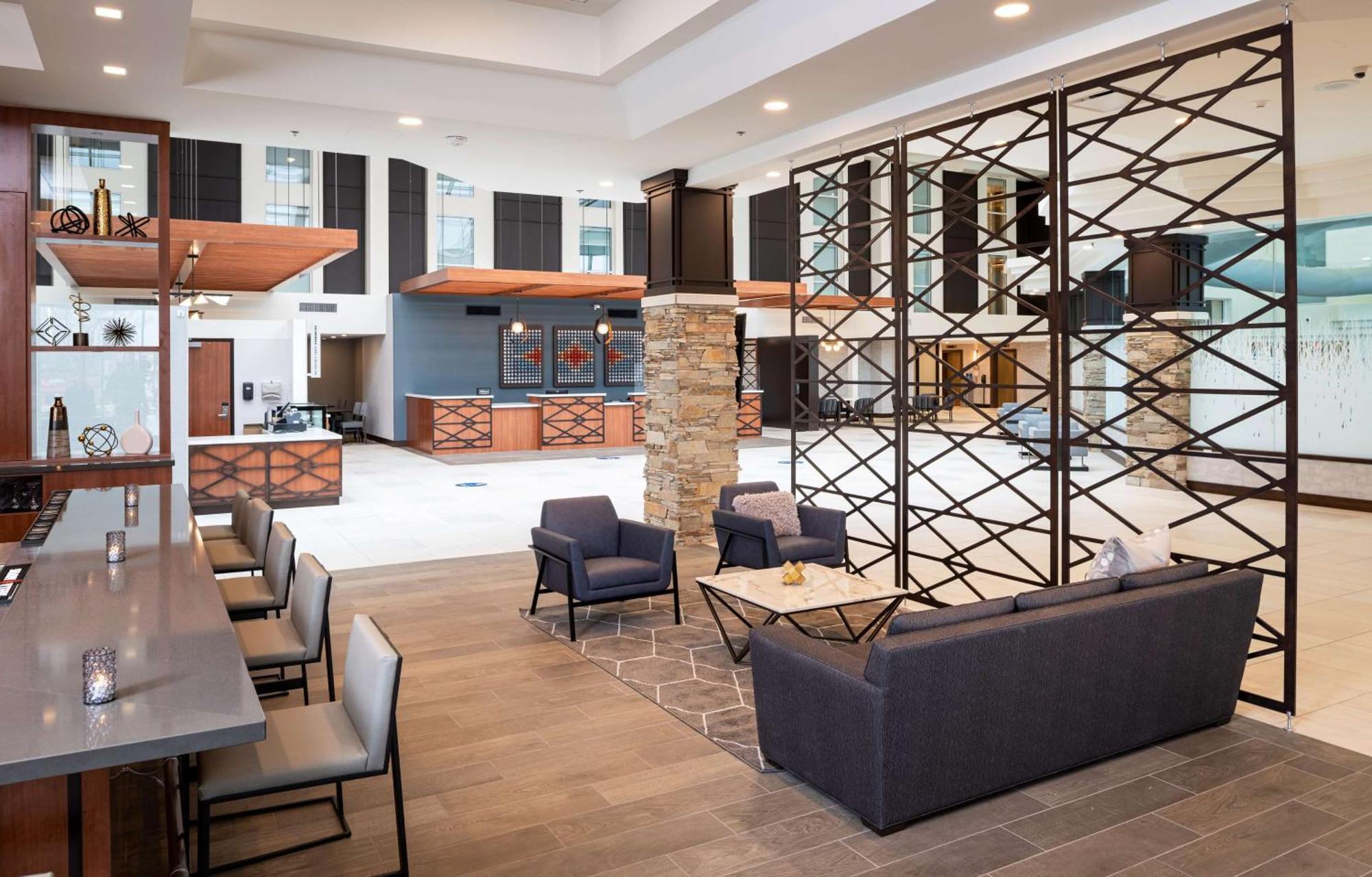 Doubletree By Hilton Madison East Hotel Bagian luar foto
